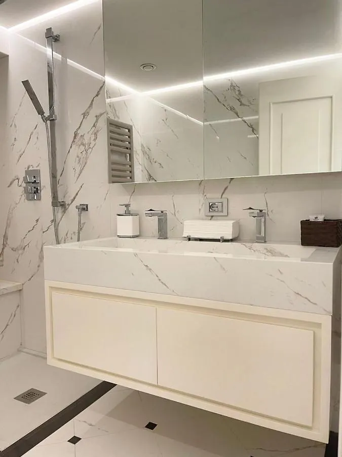 Appartamento Fronte Mare Con Parcheggio Privato Viareggio Apartment